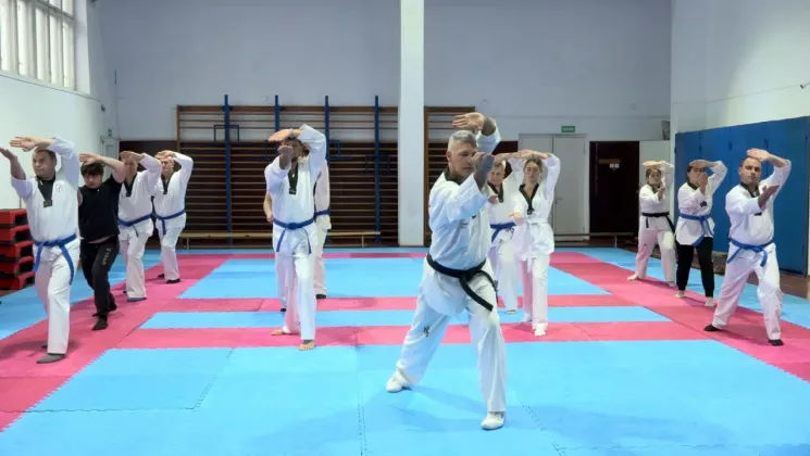 Tir, taekwondo sau dame: Sute de sportivi vor lupta pentru primul loc