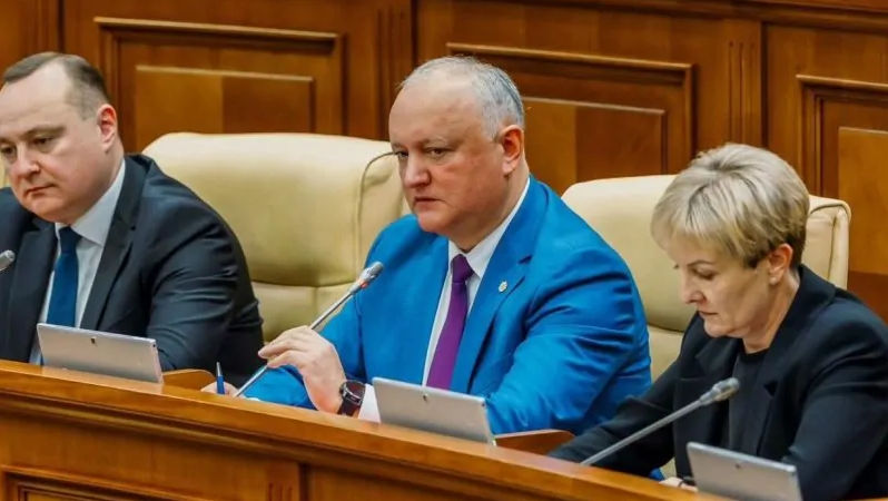 Opoziția vrea o comisie parlamentară pentru investigarea platformelor investiționale