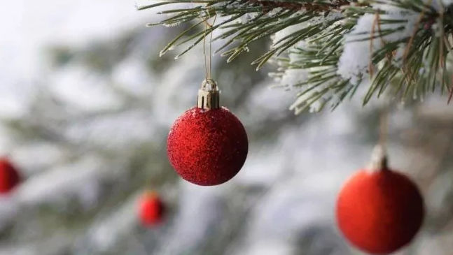 Meteo 31 decembrie 2025: Petrecem ultima zi din an cu ninsoare slabă în unele zone