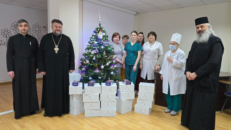 Copiii din spital au primit daruri de Crăciun din partea Episcopiei de Bălți