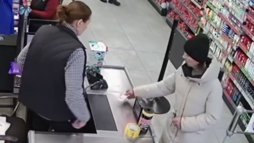 Poliția din Cahul caută o femeie care ar fi golit un portofel găsit pe stradă