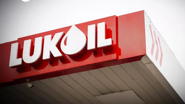 Lukoil evită judecata: Ce se întâmplă după ce Guvernul a preluat bunurile de la AIC