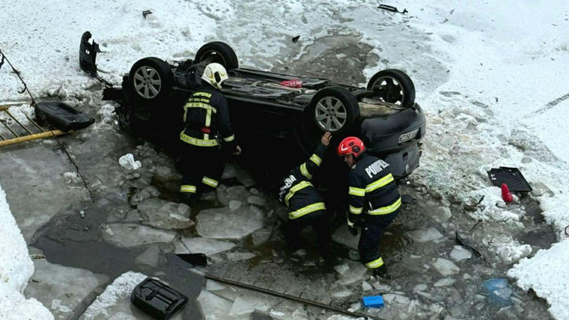 A murit unul dintre cei cinci copii care au căzut cu mașina într-un râu din Suceava