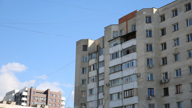 Tot mai puține apartamente se vând în Chișinău: Patru din cinci cumpărători au dispărut de pe piață