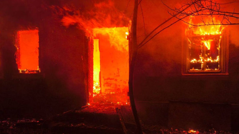 Incendiu la Drochia: O casă nelocuită, mistuită de flăcări