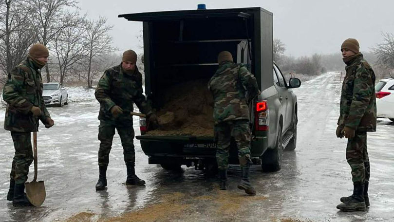 Militarii intervin în mai multe zone pentru a asigura accesul pe drumurile din ţară