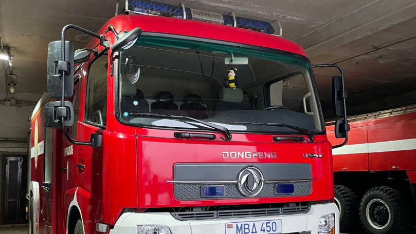 Incendiu puternic într-o clădire abandonată din Tiraspol