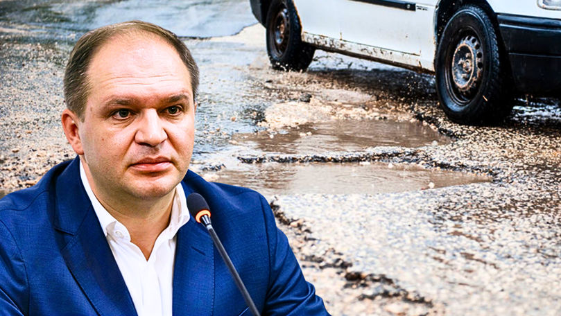 Intervenții pe drumurile deteriorate din Capitală în urma ninsorii. Anunțul lui Ceban