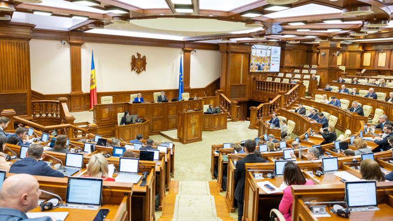 Proiect introdus cu o oră înainte de ședința Parlamentului. Opoziția e nemulțumită