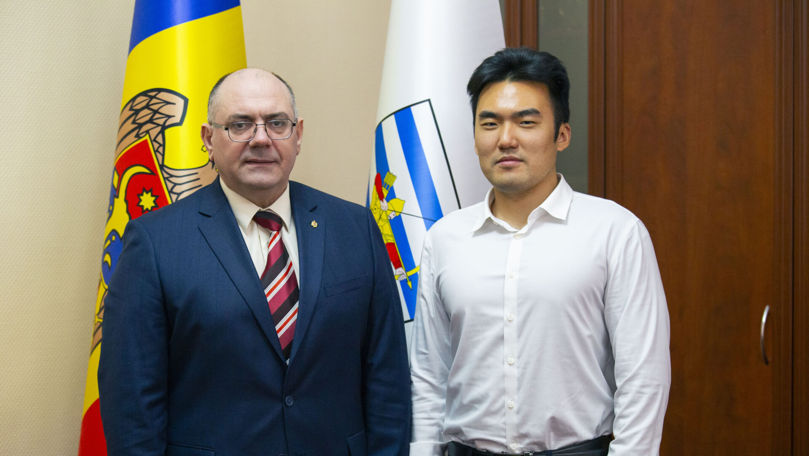 Primarul de Bălți s-a întâlnit cu reprezentații unei companii de automobile din China