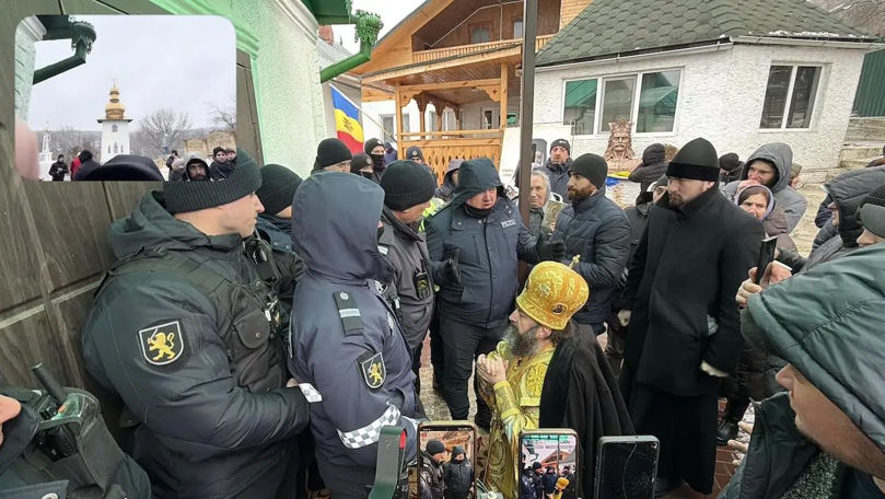 Un grup de preoți însoțiți de 150 de persoane au rupt cordonul Poliției și au intrat în biserica din Dereneu