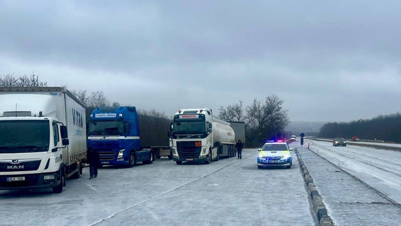 Peste 500 de camioane, staționează pe traseele naționale. Situația operativă din țară