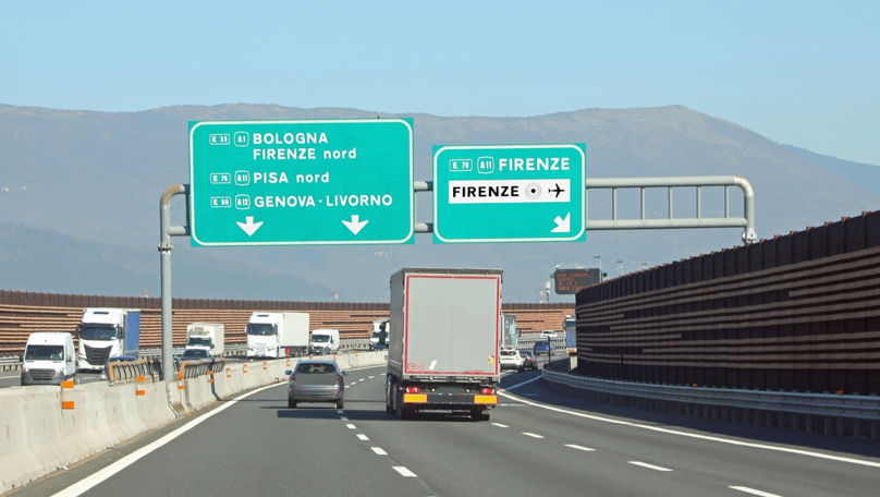 Un moldovean a trecut de 18 ori fără să plătească taxele pe o autostradă din Italia