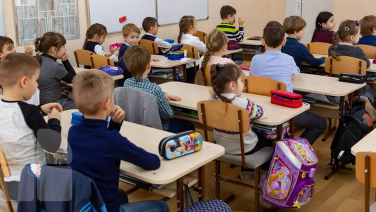 Elevii din Chișinău revin la școală cu prezență fizică
