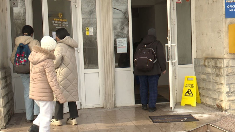 Compensații la căldură: Ce spun beneficiarii care își ridică banii la oficiile poștale