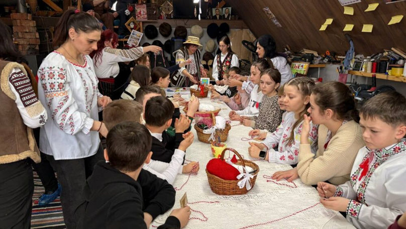 Atelier de mărțișoare tradiționale pentru copii și părinți la Mândreștii Noi