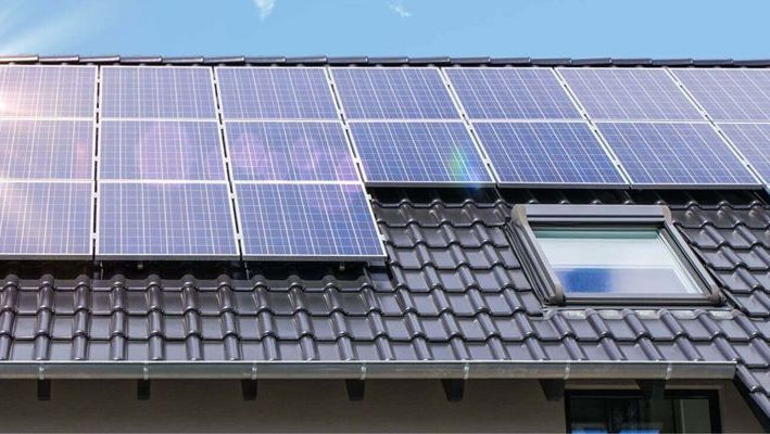 Și-a instalat panouri solare, iar acum nu mai plătește facturi: Povestea unui bărbat