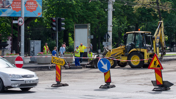 Atenție, șoferi: Traficul rutier pe o porțiune din strada Melestiu, suspendat