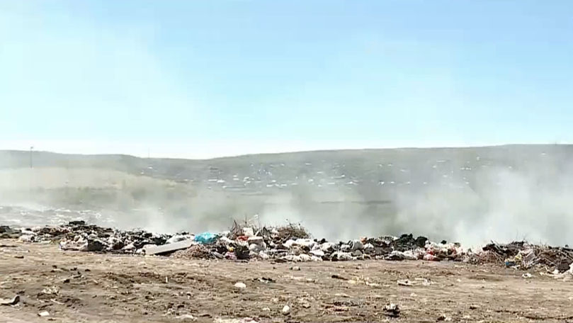 Probleme grave de mediu: Localități întregi, afectate de fumul de la gropile de gunoi