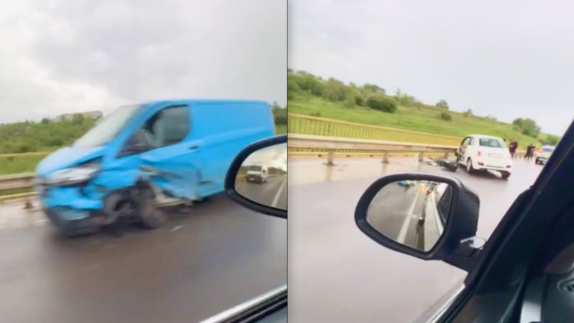 Accident la Budești: Două automobile s-au tamponat frontal