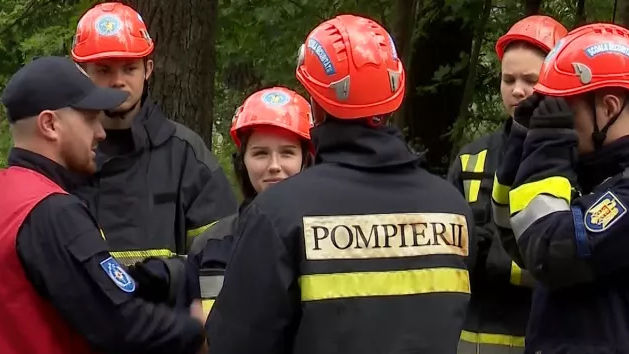 Emoții și adrenalină: Peste 100 de adolescenți au testat meseria de pompier