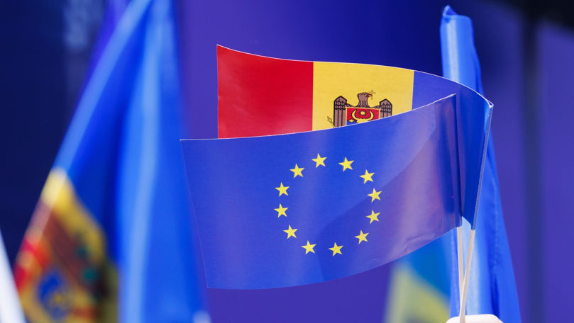 Tinerii din Moldova pot lucra direct la dosarele de aderare la UE. Ce bursă vor primi
