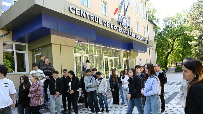 Sute de adolescenți au vizitat Centrul de Excelență în Construcții din Chișinău