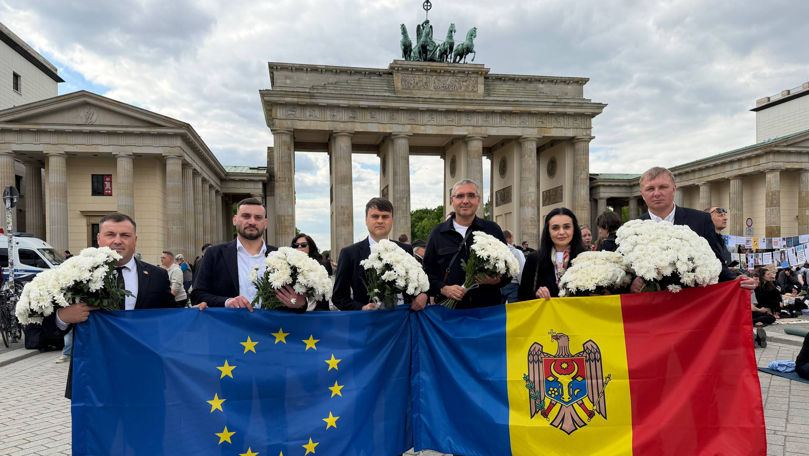De 9 Mai, Usatîi și echipa sa au depus flori la renumitul complex memorial din Berlin