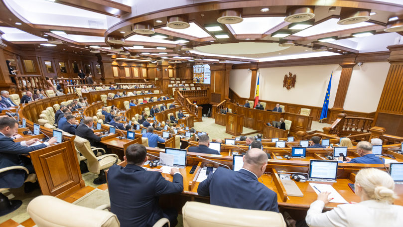 Critici la adresa noului Cod al Parlamentului: Accent pe proceduri, nu pe democrație