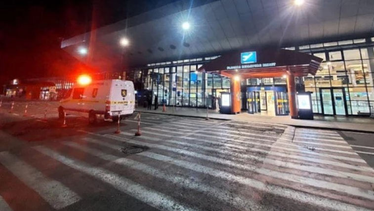Intervenții nocturne la AIC: Oamenii, evacuați după o alertă cu bombă
