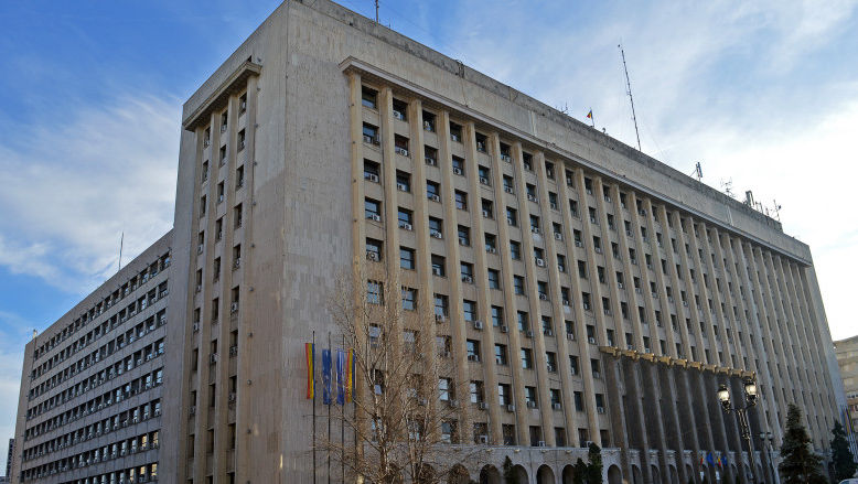 Lift prăbușit în clădirea unui minister din București. Cinci persoane, duse la spital