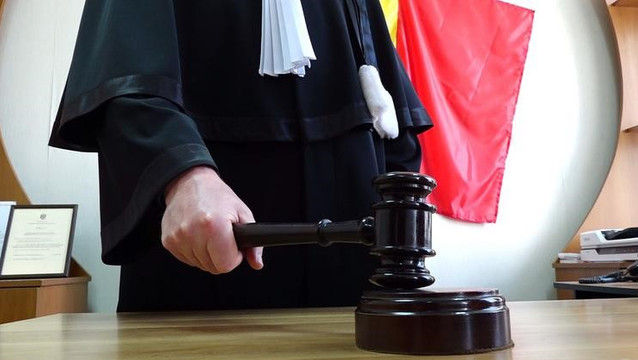 O magistrată ar fi emis o hotărâre ilegală într-un dosar legat de Platon
