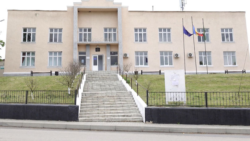 Probleme vechi și așteptări noi: Ce vor locuitorii din satul Plop de la viitorul primar