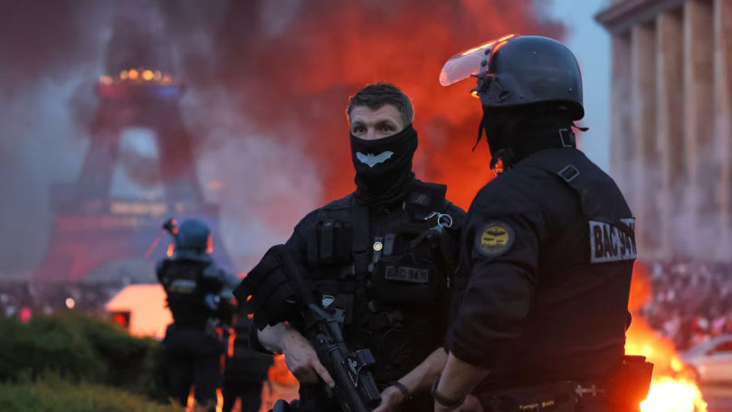 Parisul, câmp de luptă după victoria PSG: Polițiști atacați și incendieri