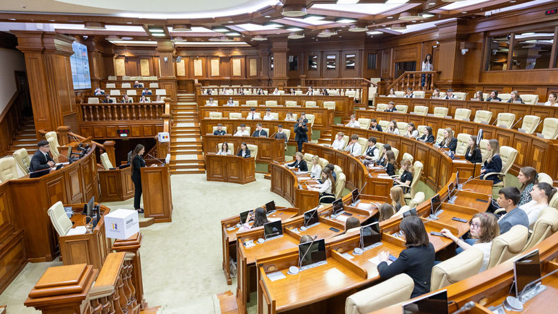 LEGE pentru TINE(ri): Peste 80 de adolescenți au simulat un proces legislativ