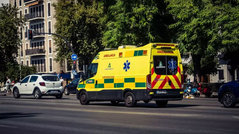 O fetiță de 2 ani a murit după ce a fost uitată de tatăl său în mașină ore întregi