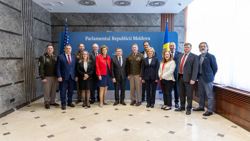 Secretarul de stat al Carolinei de Nord, decorat cu „Medalia Democrației”
