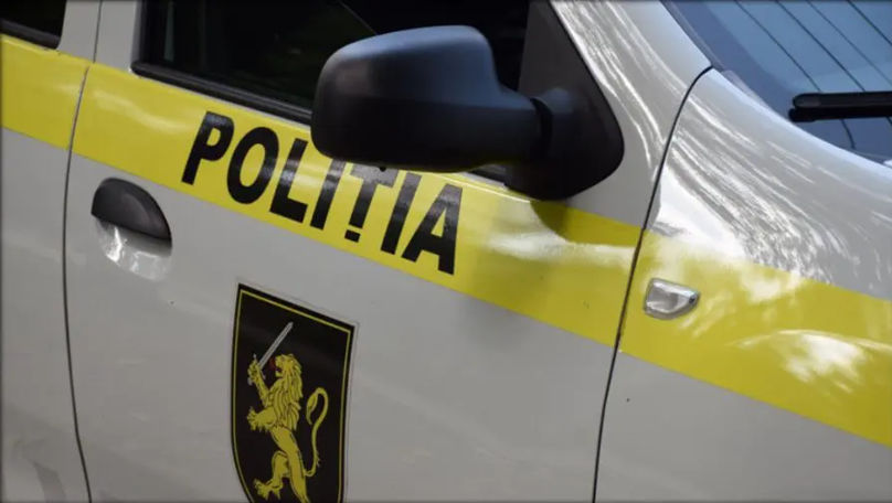 Alertă la Buiucani: Un bărbat cu un cuțit a bătut cu piciorul în ușa unui apartament