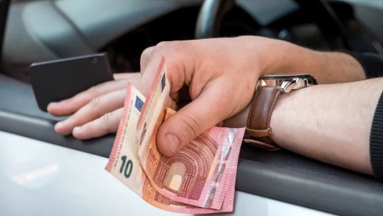 „Pentru rapiditate și cafea”. Două tentative de corupere, raportate la frontieră