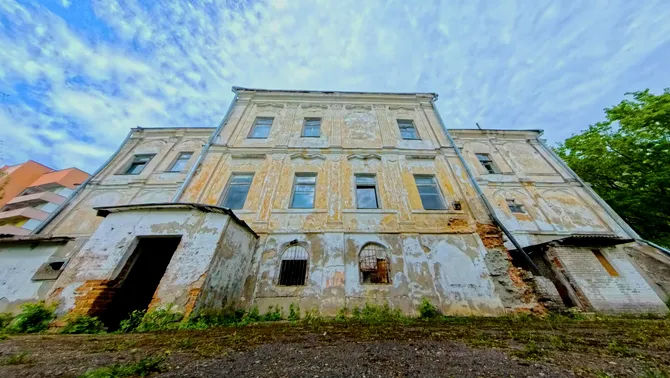 O femeie a cumpărat un palat vechi de aproape 300 de ani cu doar 28 de euro