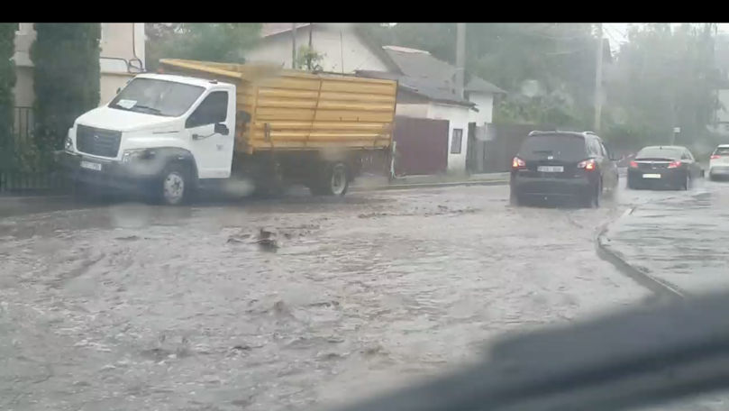 Avarie la o conductă termică: Trafic îngreunat pe strada Testemițanu