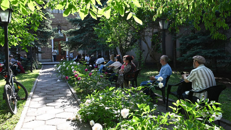Poezia și pictura s-au întâlnit armonios pe Aleea cu Bujori la Muzeul Literaturii