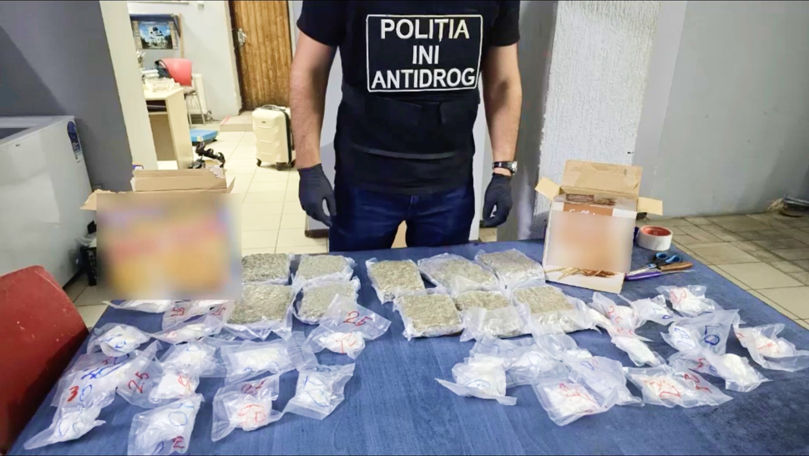 Patru kilograme de droguri din Spania, aduse în Moldova. Doi suspecți, reținuți