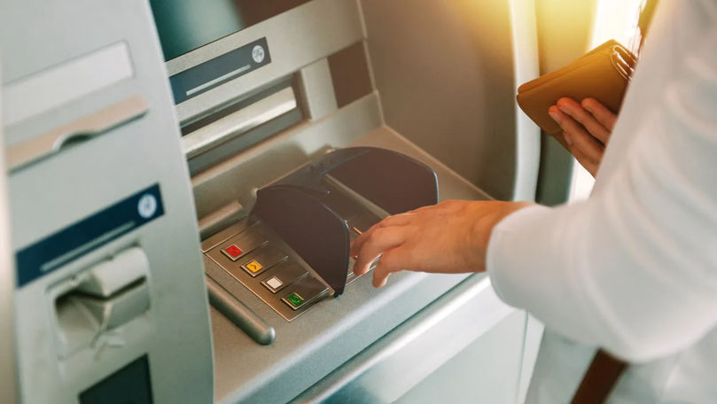 Moldovenii au retras 3,4 miliarde de lei din conturile bancare în luna mai