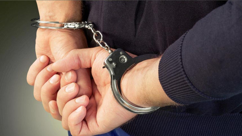 Un bărbat din Chișinău l-a ucis pe concubinul mamei sale. Ce a decis instanța