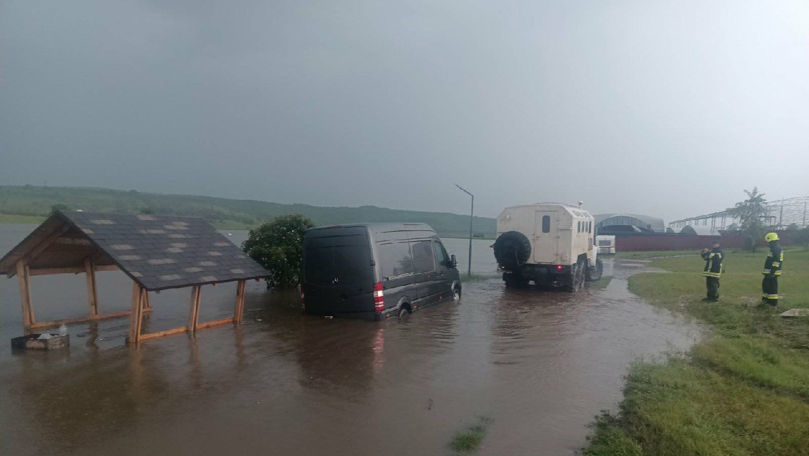 Drumuri distruse și gospodării inundate după viiturile care au lovit comuna Gangura
