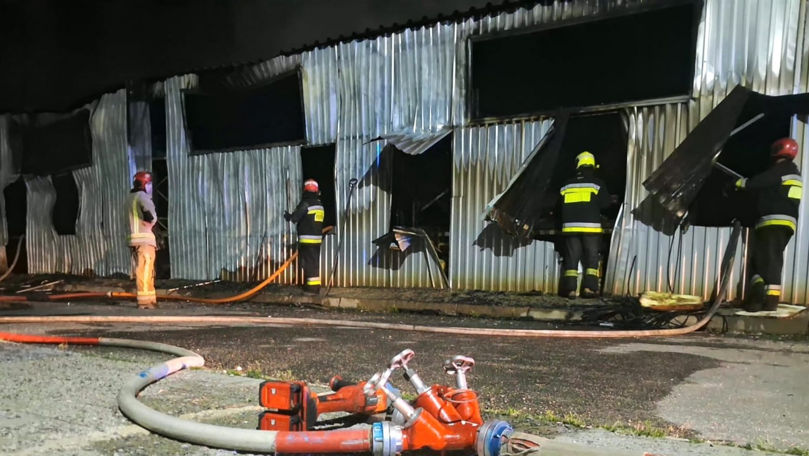 Incendiu puternic la un depozit din Chișinău: Peste 40 de pompieri au intervenit