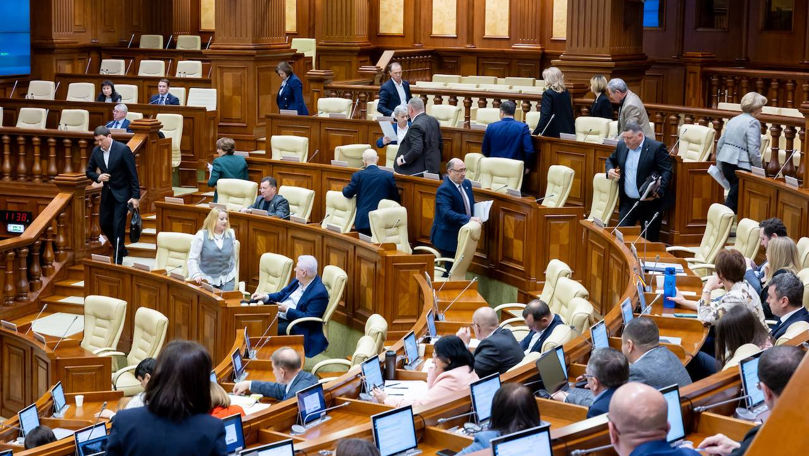 Sondaj: Cinci partide ar ajunge în Parlament în cazul unor alegeri anticipate