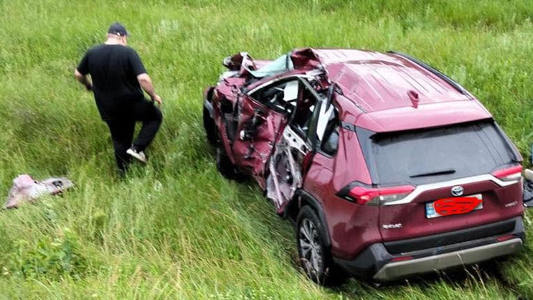 Tot mai multe accidente feroviare: O mașină cu 5 persoane a pătruns în fața locomotivei