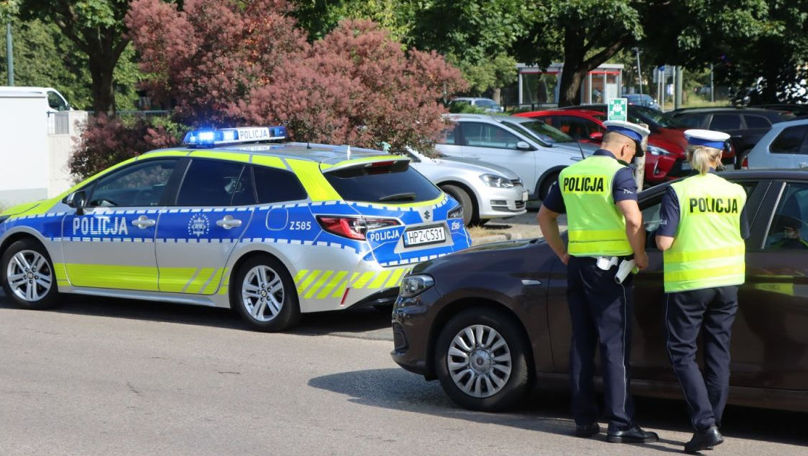 Moldovean beat și fără permis, prins în Polonia cu numere furate și copii în mașină